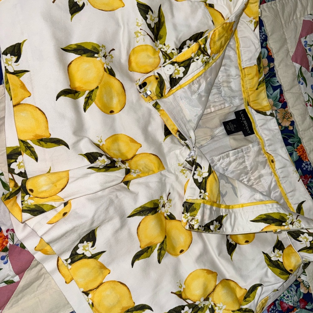 Lane Bryant Lemon Print Women's Shorts - Picture 6 of 14